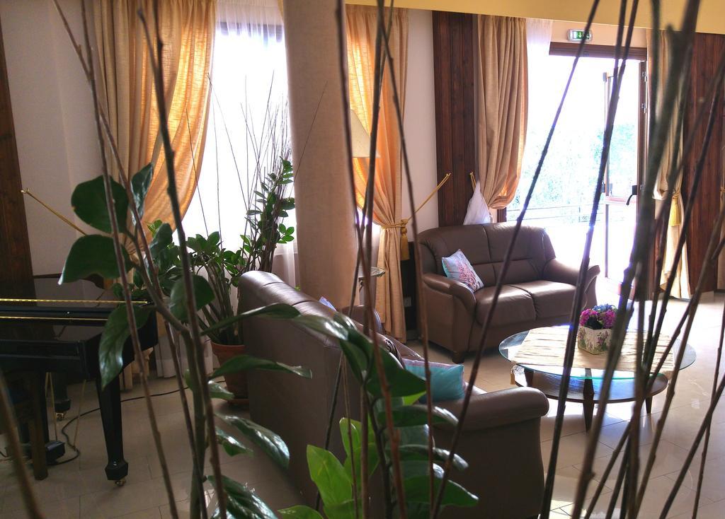 Crown Inn Hotel Нікосія Екстер'єр фото